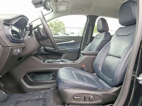 Used 2022 Chevrolet Bolt EUV Premier image 14