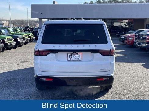 Certified 2024 Jeep Wagoneer Series II w/ Flexible Seating Group image 8