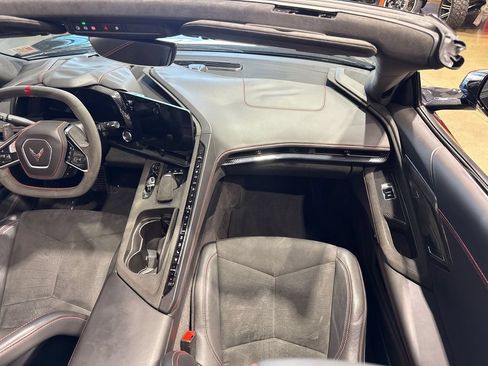 Used 2022 Chevrolet Corvette Stingray Premium Conv w/ Z51 Performance Package RWD image 76