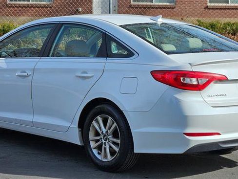 Used 2015 Hyundai Sonata SE w/ Option Group 02 image 3