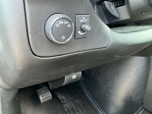 Used 2023 Chevrolet Express 3500 w/ Driver Convenience Package image 24