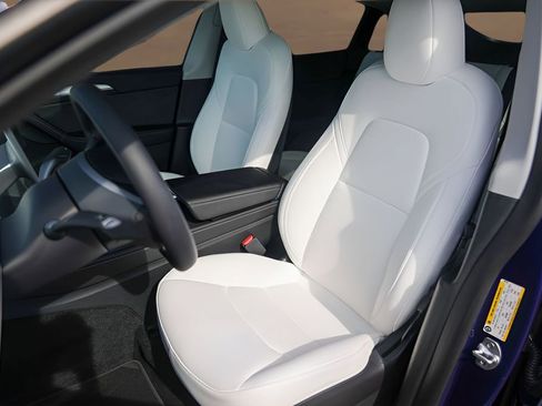 Used 2023 Tesla Model Y Long Range AWD/4WD image 7