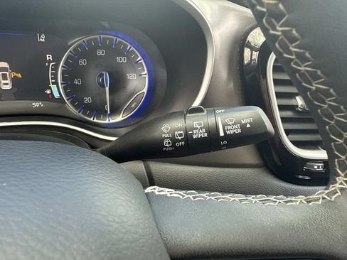 Used 2024 Chrysler Pacifica Touring-L FWD image 30