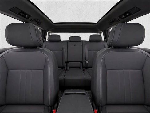 Used 2023 Volkswagen Tiguan SE R-Line FWD image 25