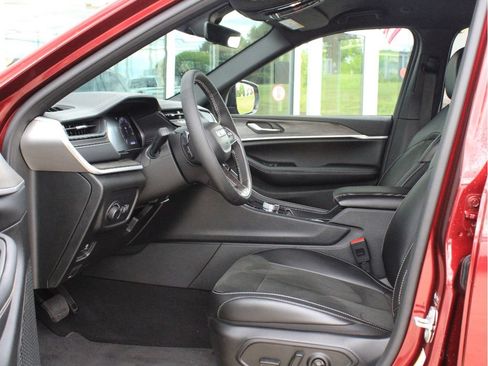 Used 2026 Jeep Grand Cherokee Altitude AWD/4WD image 11