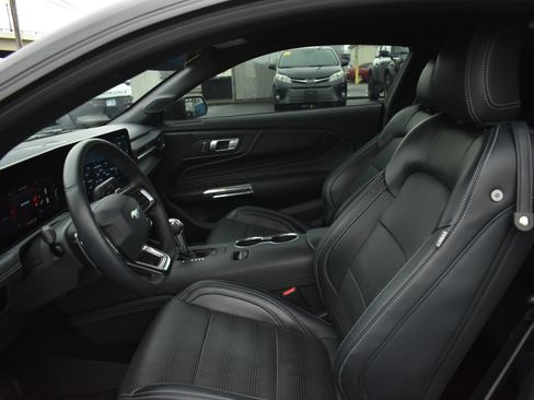 Used 2024 Ford Mustang GT Premium image 17