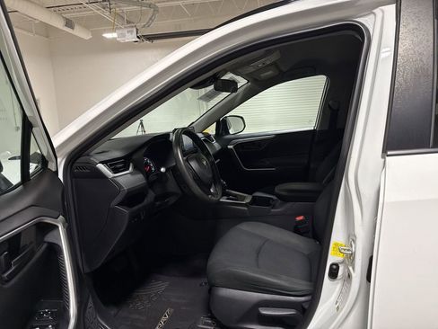 Used 2019 Toyota RAV4 LE FWD image 19
