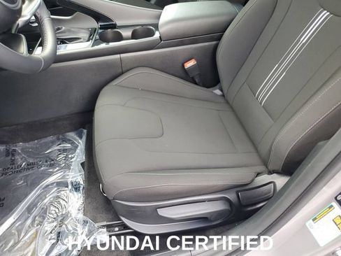 Certified 2025 Hyundai Elantra SEL FWD image 12
