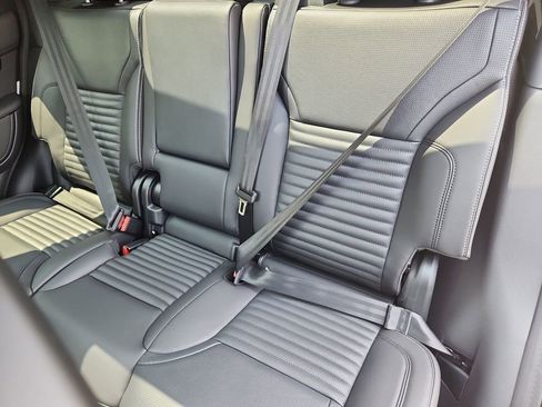 New 2025 Land Rover Discovery S image 25