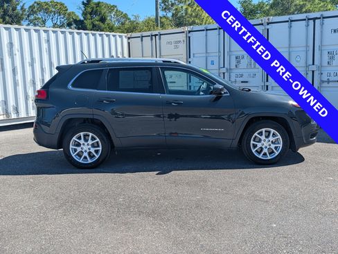 Used 2018 Jeep Cherokee Latitude Plus image 3