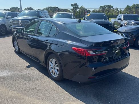 Used 2025 Toyota Camry SE FWD image 6