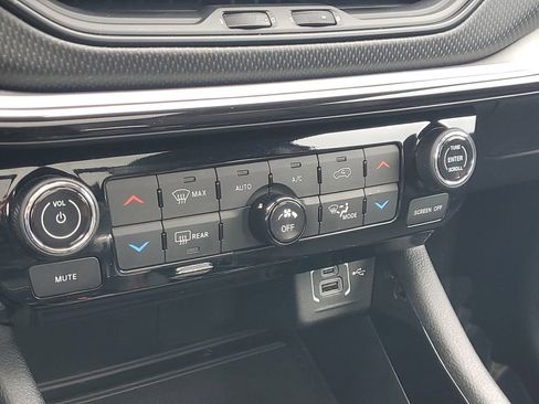 Certified 2025 Jeep Compass Trailhawk w/ Trailhawk Elite Group AWD/4WD image 35