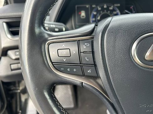 Used 2019 Lexus UX 200 w/ Accessory Package 2 FWD image 18