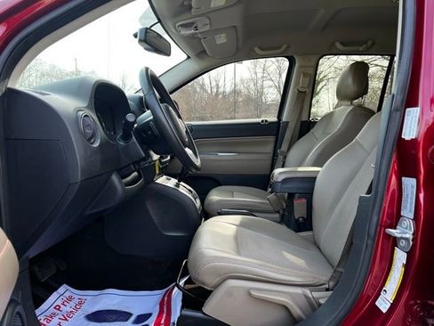 Used 2016 Jeep Compass Latitude image 13