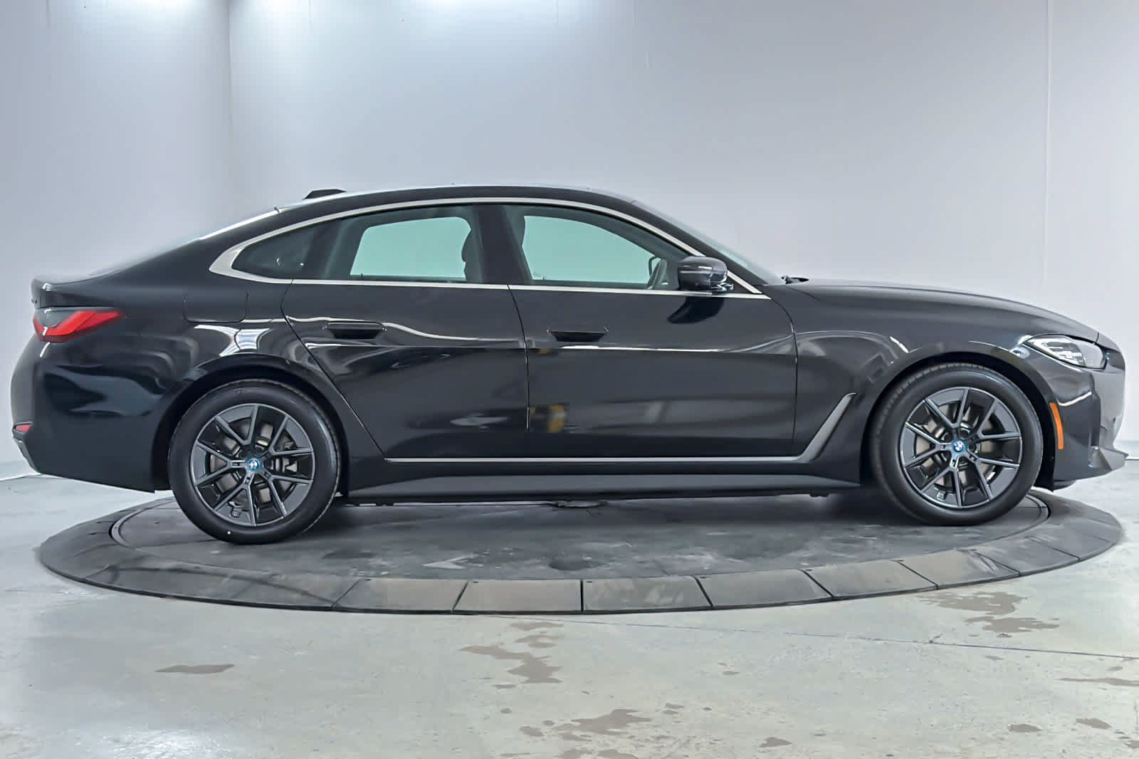 Used 2024 BMW i4 eDrive40 w/ Premium Package RWD image 8