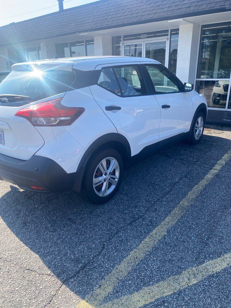 Used 2020 Nissan Kicks S FWD image 3