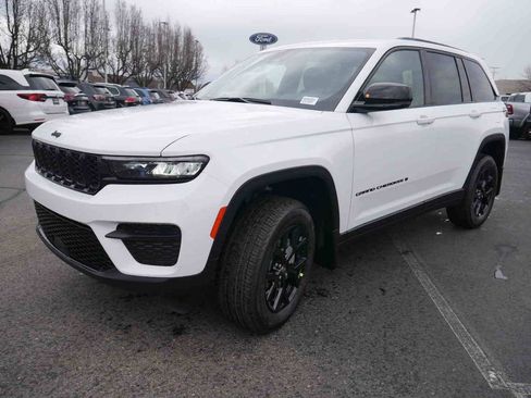 New 2025 Jeep Grand Cherokee Altitude image 3
