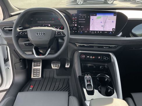 Used 2025 Audi SQ5 Premium Plus AWD/4WD image 13