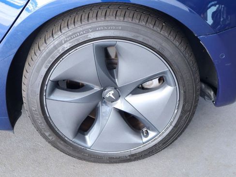 Used 2018 Tesla Model 3 Long Range RWD image 40