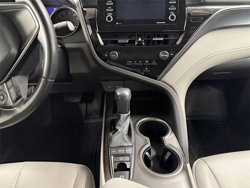Used 2023 Toyota Camry SE image 11