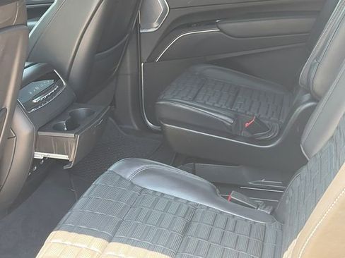 Used 2021 Cadillac Escalade ESV Sport Platinum AWD/4WD image 12