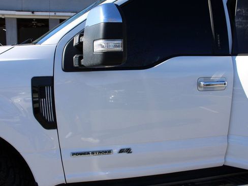 Used 2020 Ford F250 Lariat w/ Chrome Package image 31