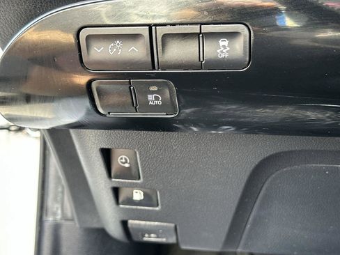 Used 2021 Toyota Prius Prime LE image 29