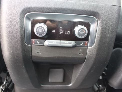 Used 2025 GMC Yukon Denali w/ Sun & Power Step Package image 35