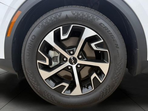 Used 2025 Kia Sportage EX FWD image 7