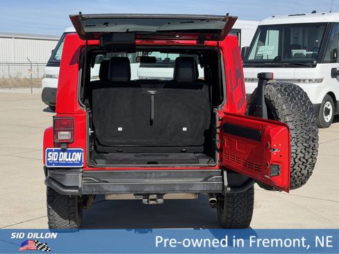 Used 2017 Jeep Wrangler Sahara image 5