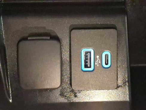 Used 2022 Ford Explorer XLT w/ Equipment Group 202A image 27