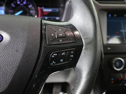 Used 2018 Ford Explorer XLT w/ Equipment Group 202A AWD/4WD image 34