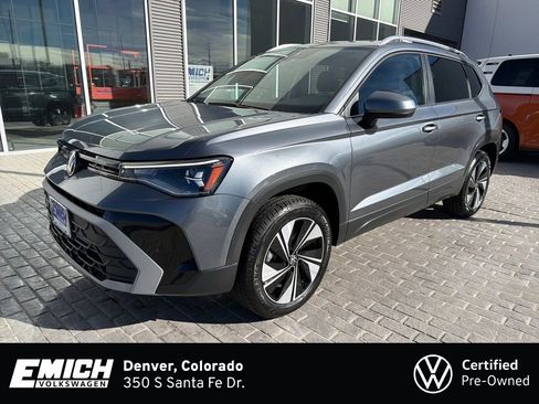Certified 2025 Volkswagen Taos SE image 1