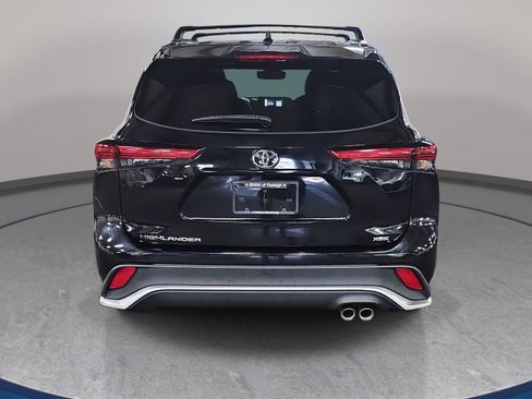 Used 2023 Toyota Highlander XSE FWD image 6