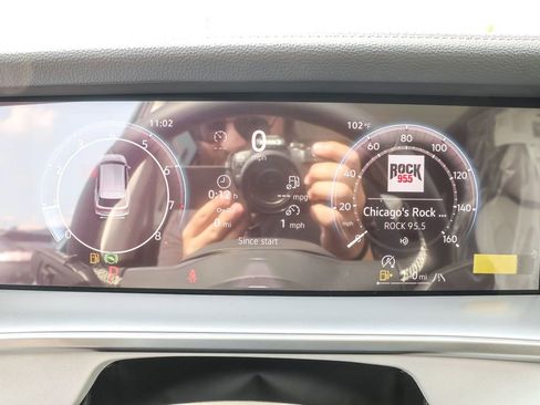 Used 2025 Volkswagen Tiguan SE image 19