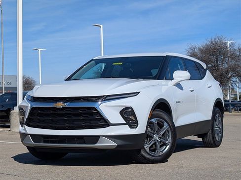 Used 2023 Chevrolet Blazer LT w/ Driver Confidence Package image 2