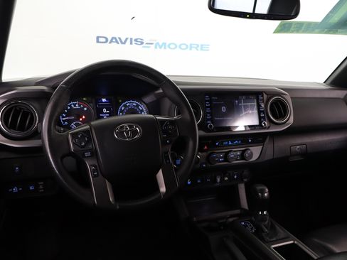 Used 2021 Toyota Tacoma TRD Off-Road w/ TRD Premium Off Road Package AWD/4WD image 16