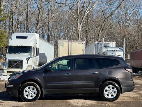 Used 2017 Chevrolet Traverse LS FWD image 3