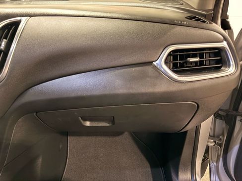 Used 2019 Chevrolet Equinox LT image 27