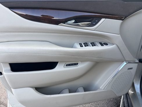 Used 2016 Cadillac Escalade Premium image 19