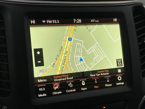 Used 2023 Jeep Cherokee Altitude Lux image 25