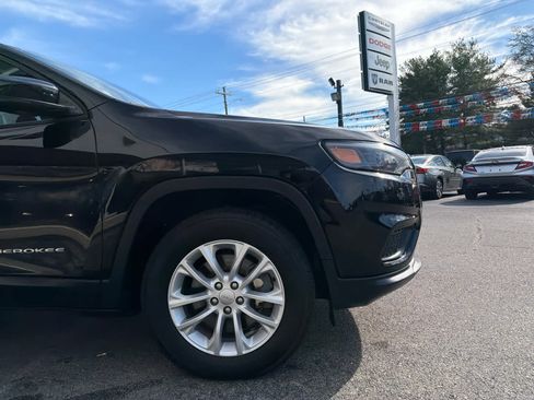 Used 2020 Jeep Cherokee Latitude w/ Cold Weather Group image 6