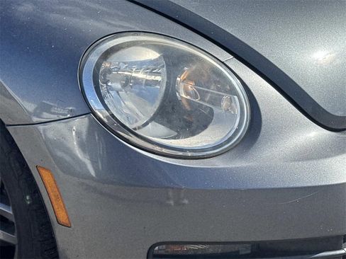 Used 2012 Volkswagen Beetle 2.5 image 2