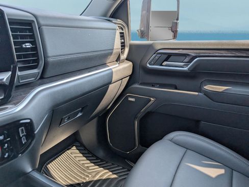 Certified 2025 Chevrolet Silverado 2500 LTZ w/ LTZ Plus Package image 33