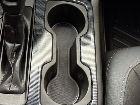 Used 2017 Chevrolet Colorado Z71 w/ LPO, Gearon Divider Package image 35