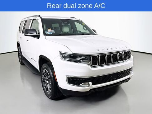 Used 2025 Jeep Wagoneer 4WD image 3