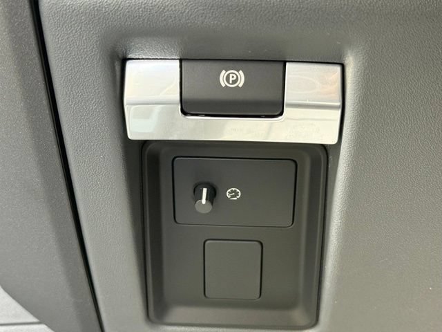 New 2026 Land Rover Defender 110 V8 AWD/4WD image 39