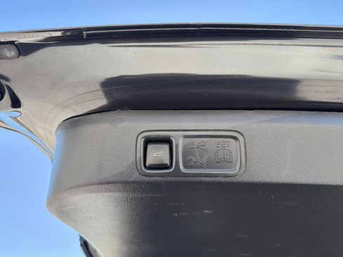 Used 2022 Ford Expedition Limited image 24