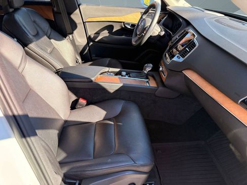 Certified 2022 Volvo XC90 T6 Momentum w/ Advanced Package image 23