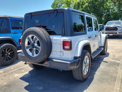 Used 2019 Jeep Wrangler Unlimited Sahara AWD/4WD image 5